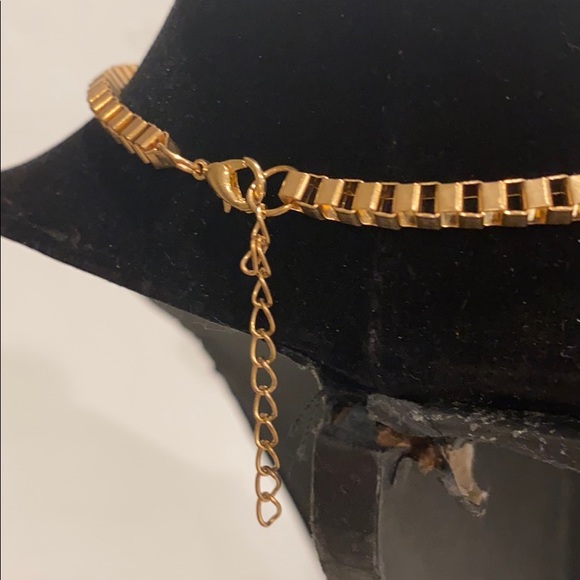 STUNNING Statement Necklace - Picture 4 of 4